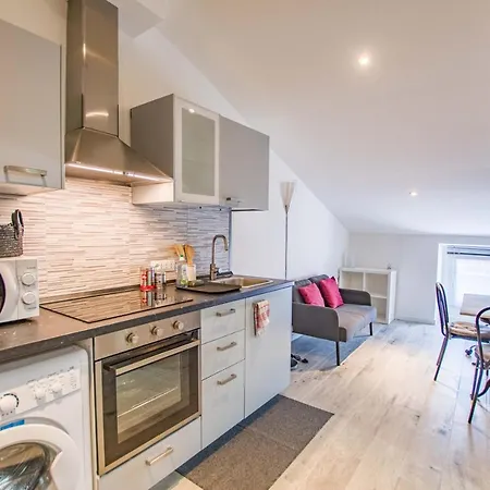 Al Teatro شقة ترييستي