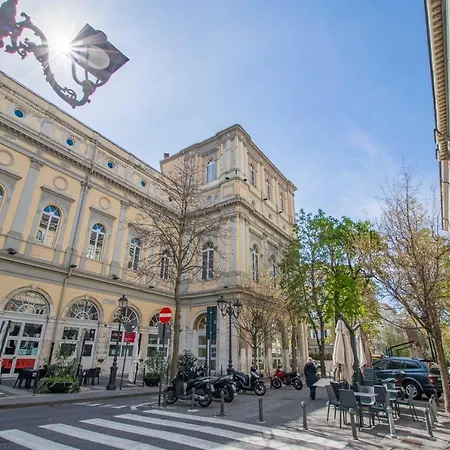 Al Teatro 아파트 *