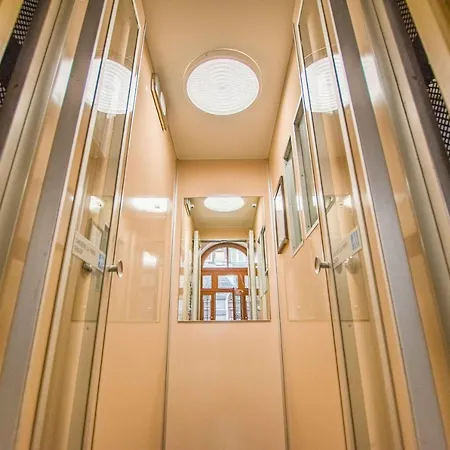 Al Teatro شقة ترييستي