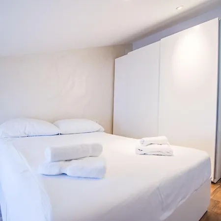 Al Teatro شقة ترييستي